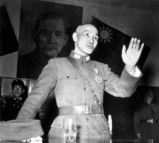 1932年毛主席和朱德做了項什麽決定？被國共兩黨同時嘲笑