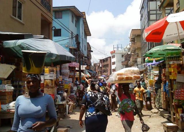 此国也是10月1国庆,但是却比中国落后了一个世