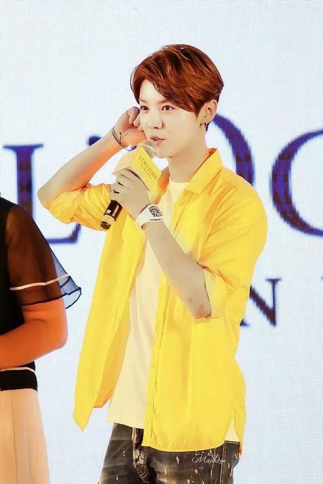 鹿晗戴着千万酷表把20岁关晓彤追到手