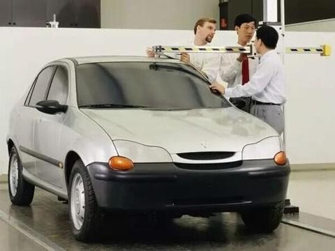 国内首台特供车竟是保时捷，售价8.8万，标配儿童安全座椅