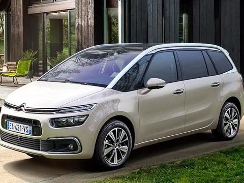 空间、油耗直逼日系车，25万买时尚的它，得随时带墨镜