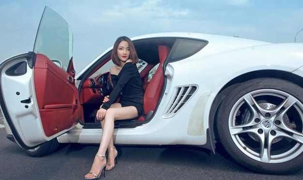 国庆开跑车去自驾,低配的保时捷卡曼车主:车子的轮毂真难看!