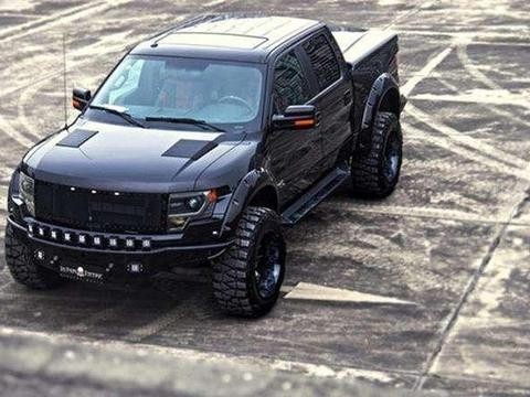 国产也推“猛禽”越野，5米5车身，奔驰级别内饰，10万放弃普拉多