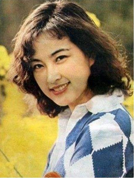看了刘晓庆年轻时的照片,终于明白离婚3次的她为何还能嫁豪门了