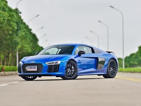 这是史上发动机缸数最少的奥迪R8，但是性能丝毫不减反增