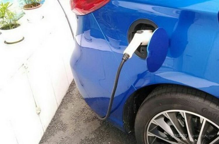 新能源版本更具未来,比亚迪宋MAX竞争力分析