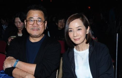 张国荣一辈子最想娶的女人,57岁像一个18少女,两个女儿真漂亮!