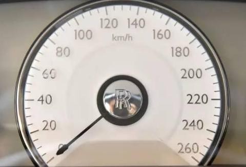 温州土豪的千万级劳斯莱斯买了不到三年，愤怒之下想把车开河里去