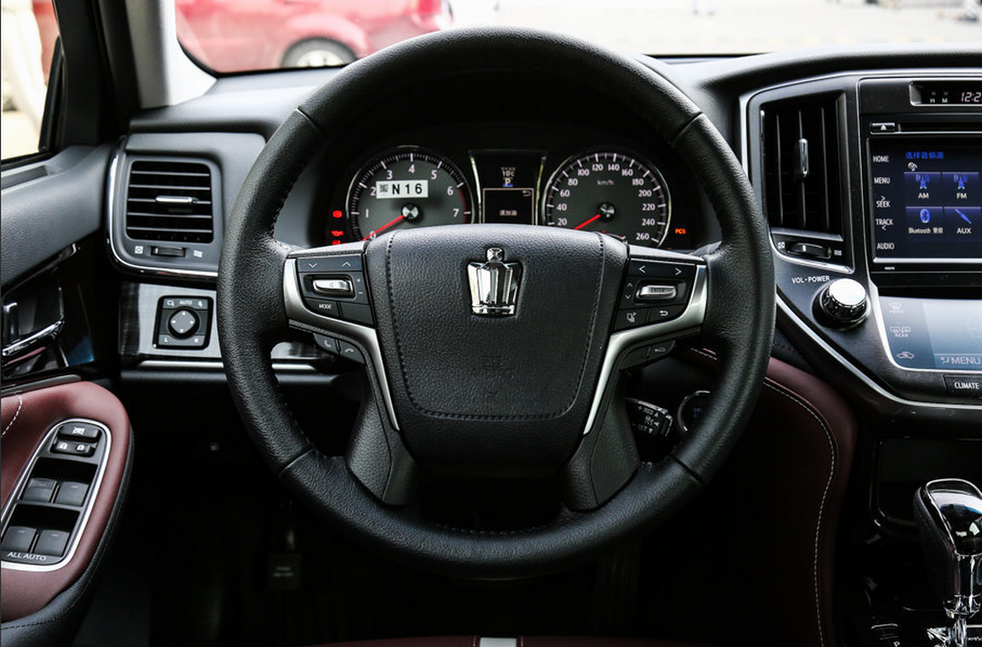 从德系车换成日系丰田皇冠,全新升级,开在路上气场不输奔驰S级