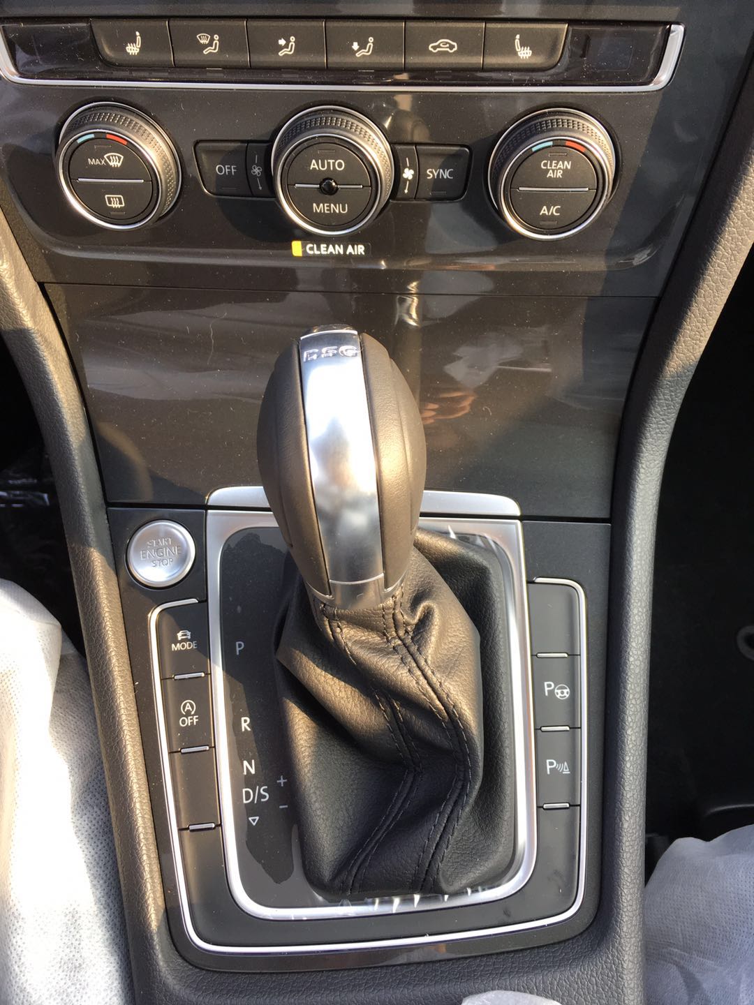 实拍顶配高尔夫7.5,销售说想买准备24万落地,可