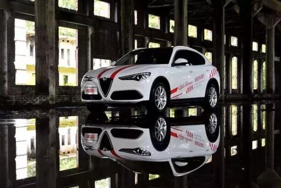 阿尔法·罗密欧Stelvio 光试驾没意思 不如拍MTV