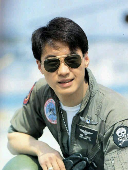 黎明年轻时放在今天绝对是小鲜肉,如今51岁的他风采依旧!