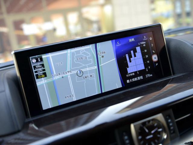 配5.7L发动机的豪华SUV,后排能躺着看片,才卖60万?没开玩笑