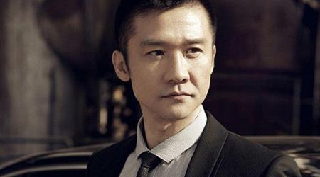 两版《亮剑》李云龙扮演者，一个出轨弃前妻被骂惨，一个却被赞！