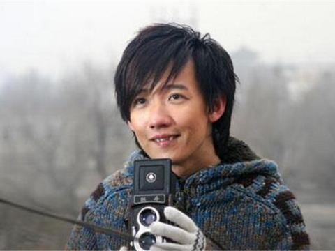 他为拍戏抵押房子，票房丰收后坐拥豪车，今41岁生活不易已离婚！