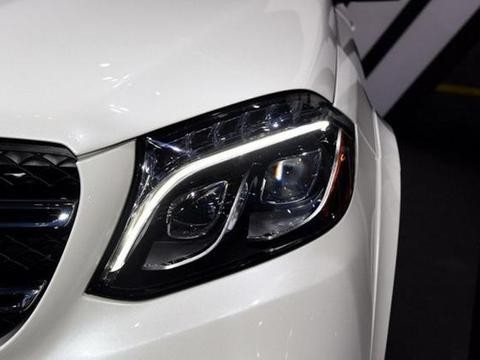 AMG出新车，近3吨车身585马力来拖，别去看路虎揽胜了