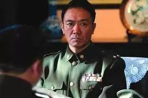 两版《亮剑》李云龙扮演者，一个出轨弃前妻被骂惨，一个却被赞！