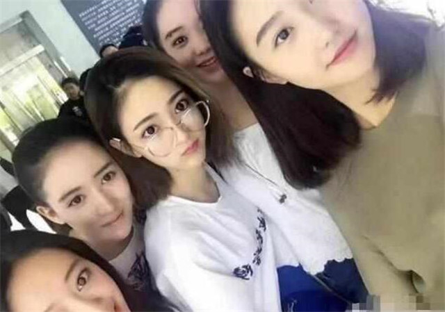 关晓彤凭什么成为鹿晗第一任女友?除了豪车之