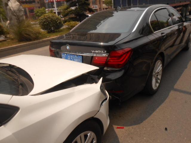 追尾撞别人,别着急赔钱,这几种情况前车负责!