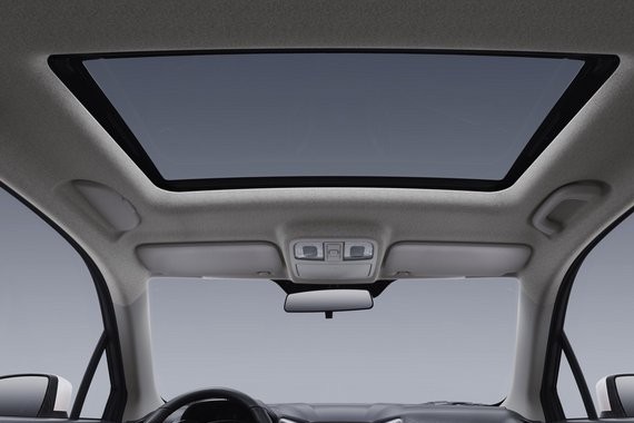 长安CS15天窗版正式上市 售价6.64-7.54万元