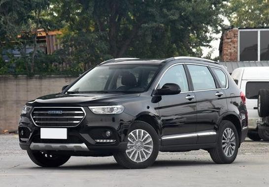 10.3万起步，造型年轻动感，配置更丰富，宝骏传祺有压力