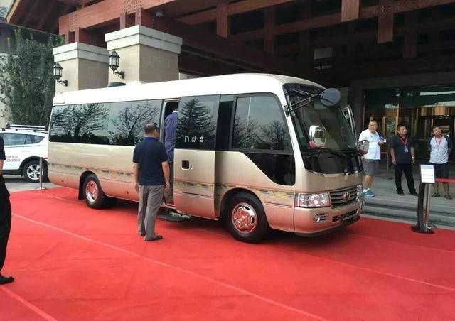 我国销量第一的中巴车,为什么老板却喜欢坐这款车?