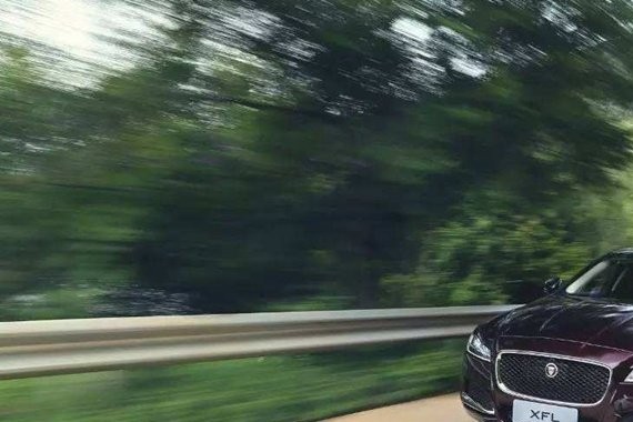 谁说颠覆之后无传统？捷豹XFL总可以用科技搞事情~