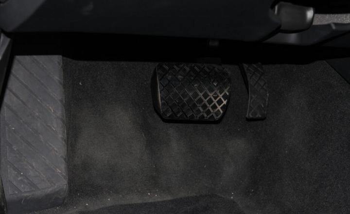 你再没长进,豪华SUV销量冠军迟早要丢!