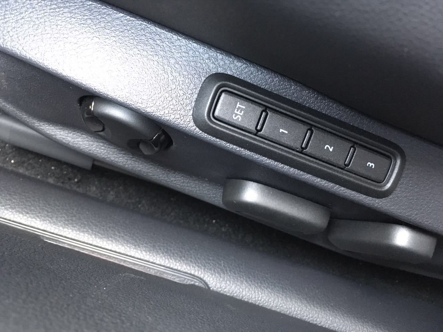 实拍顶配高尔夫7.5,销售说想买准备24万落地,可