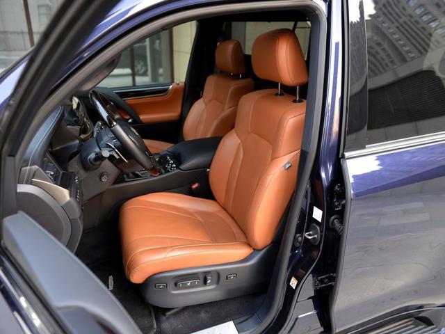 配5.7L发动机的豪华SUV,后排能躺着看片,才卖60万?没开玩笑