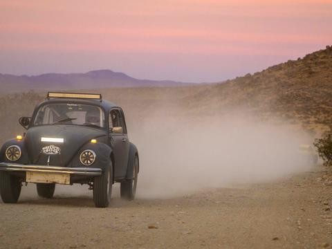 在尘土里沉默了50年，富豪为它砸天价，还能上拉力赛