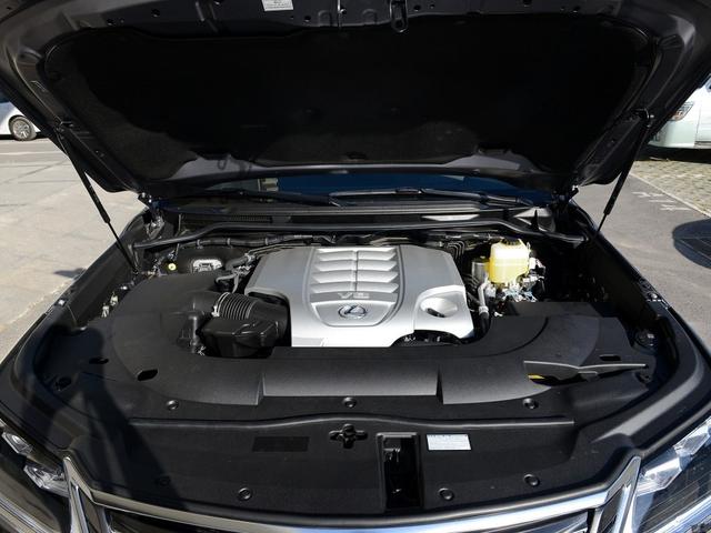 配5.7L发动机的豪华SUV,后排能躺着看片,才卖60万?没开玩笑