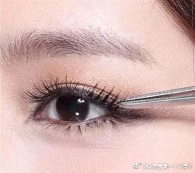 画眼影的技巧图解 眼妆的画法步骤图片