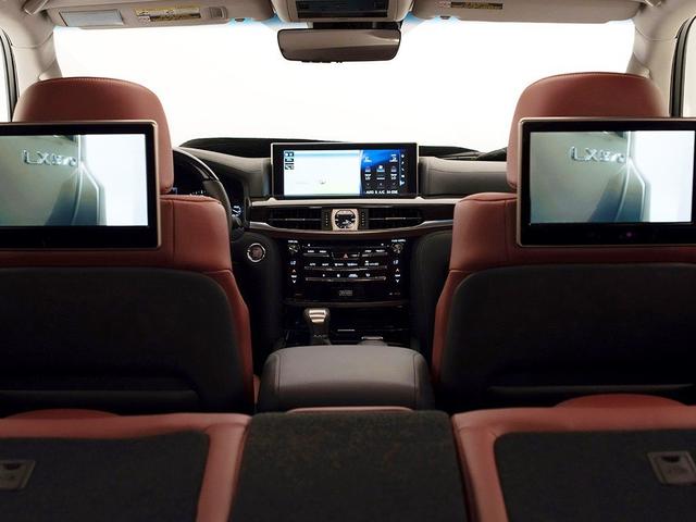 配5.7L发动机的豪华SUV,后排能躺着看片,才卖60万?没开玩笑