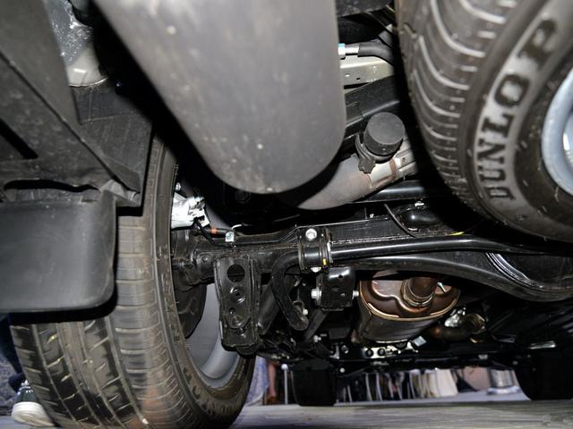 配5.7L发动机的豪华SUV,后排能躺着看片,才卖60万?没开玩笑