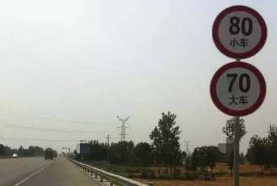 高速路上突现限速80的牌子,他们这样做是为了