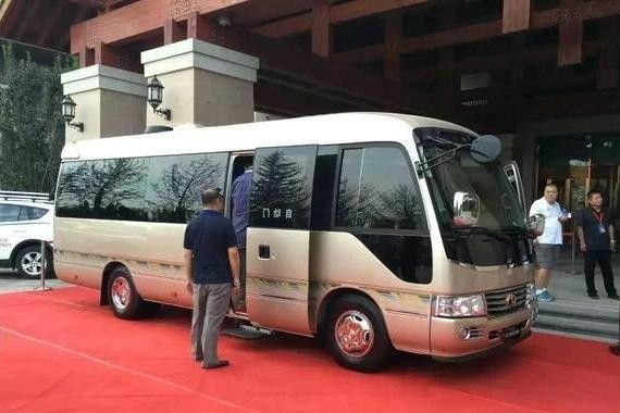 我国销量第一的中巴车，为什么老板却喜欢坐这款车？