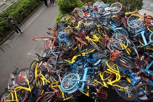 沈阳共享宝马首次肇事！3连撞损失大，责任该谁负？
