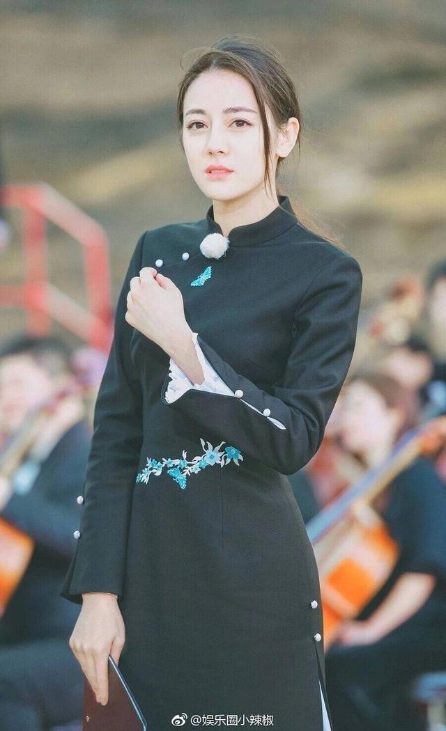 迪丽热巴微博被盗,来看看就在刚才热巴的微博