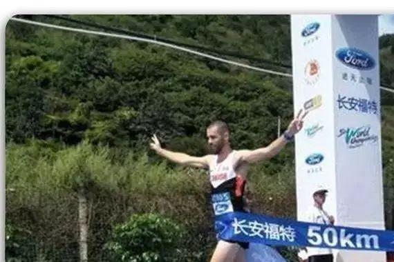 在高原超级马拉松上，长安福特“永无止境”为其喝彩｜车业杂谈