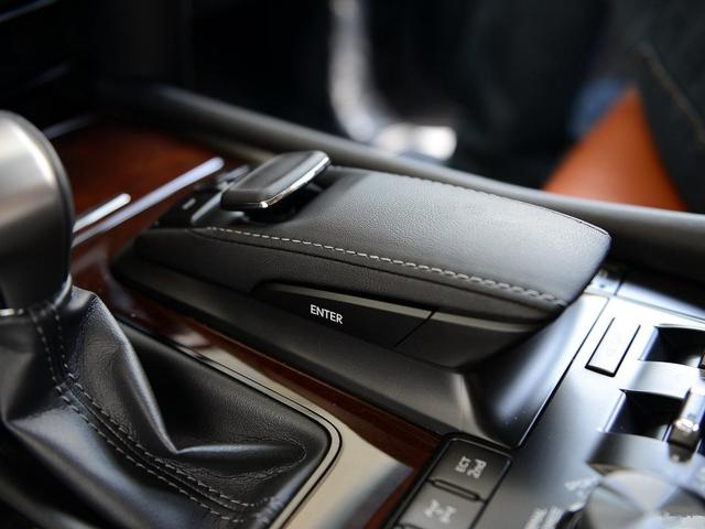 配5.7L发动机的豪华SUV,后排能躺着看片,才卖60万?没开玩笑