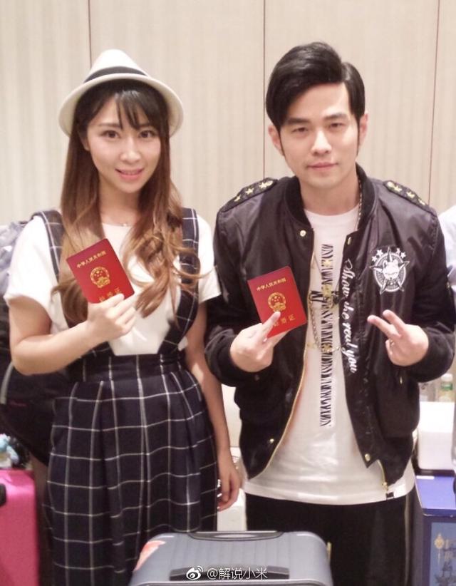 lol女解说小米终于领证结婚！网友：到底谁是新郎？