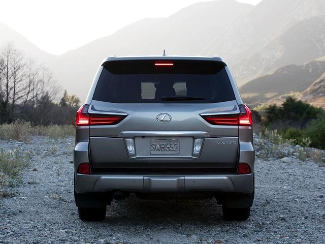 配5.7L发动机的豪华SUV,后排能躺着看片,才卖60万?没开玩笑