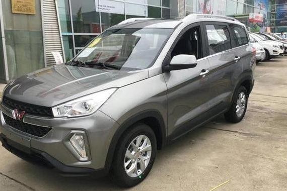 这国产从百米悬崖滚落，车体完好，安全性比合资车强，路上极少见