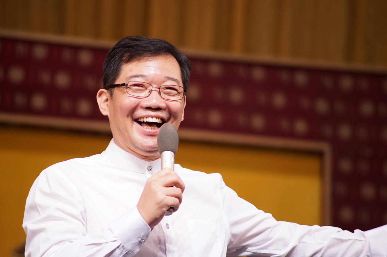 记得大兵吗?曾经春晚相声火爆不输赵本山，主持讥讽黄家驹淡出