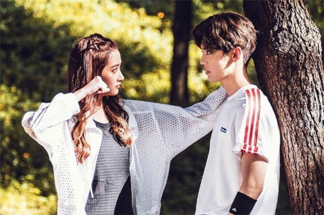 大家好,给大家介绍一下,这是我的新男朋友@东风风神AX7