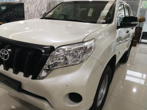 17款霸道2700中东版底挂冰箱盖版车身稳重型SUV