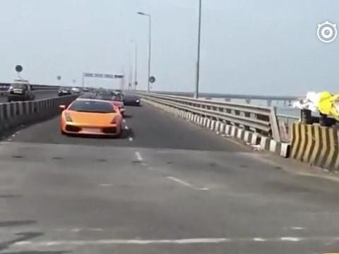 奥迪R8完全展示了灯厂的威力，不到最后一刻坚决不熄灭灯光！