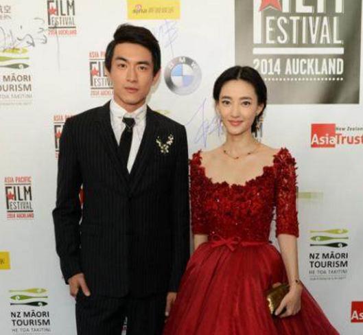 林更新和王丽坤的合照大呼感谢赵丽颖,这是什么情况