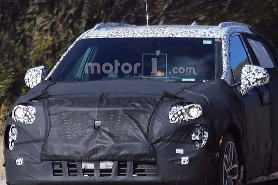 凯迪拉克XT4谍照曝光 或北美车展亮相